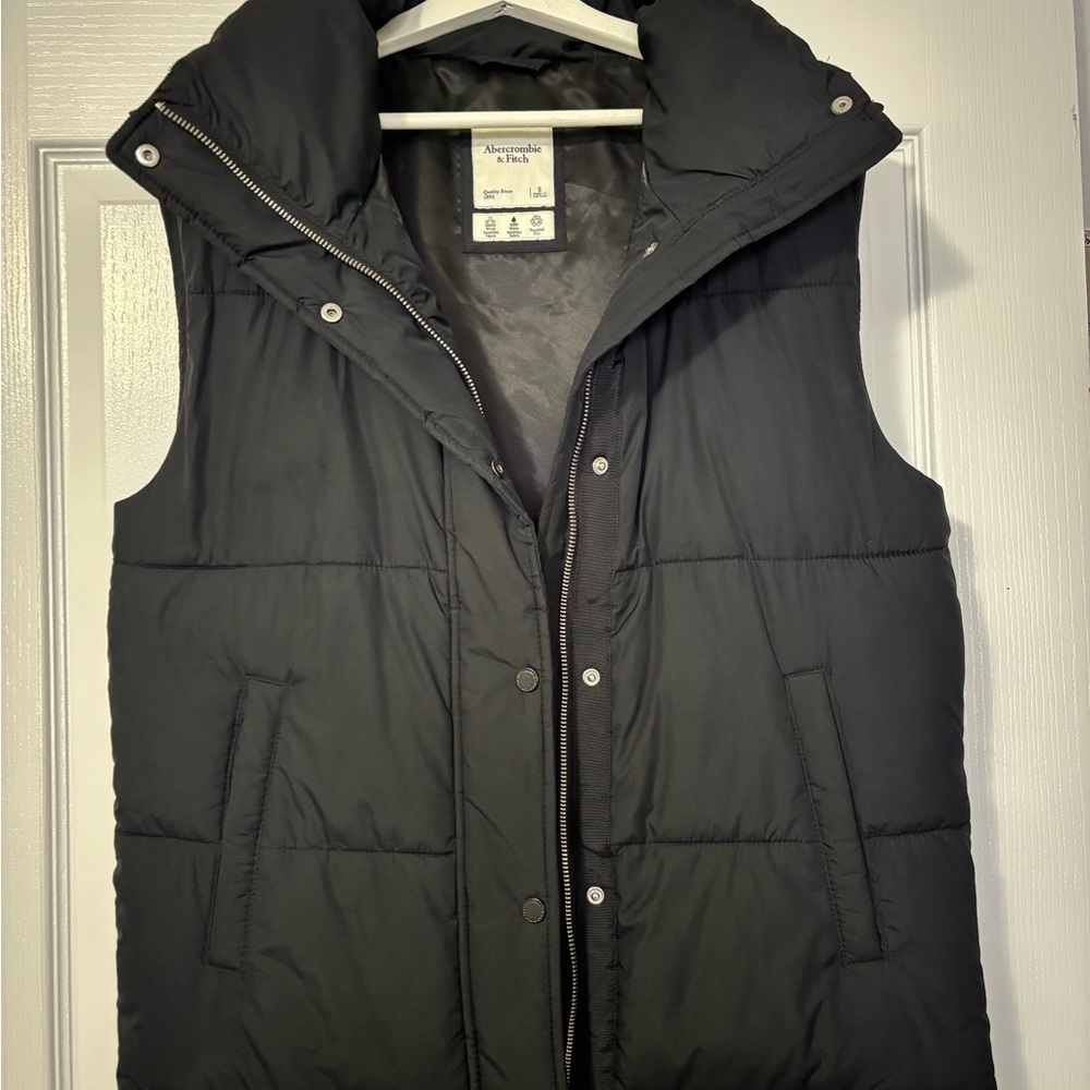 Abercrombie & Fitch Women’s Black Puffer Vest